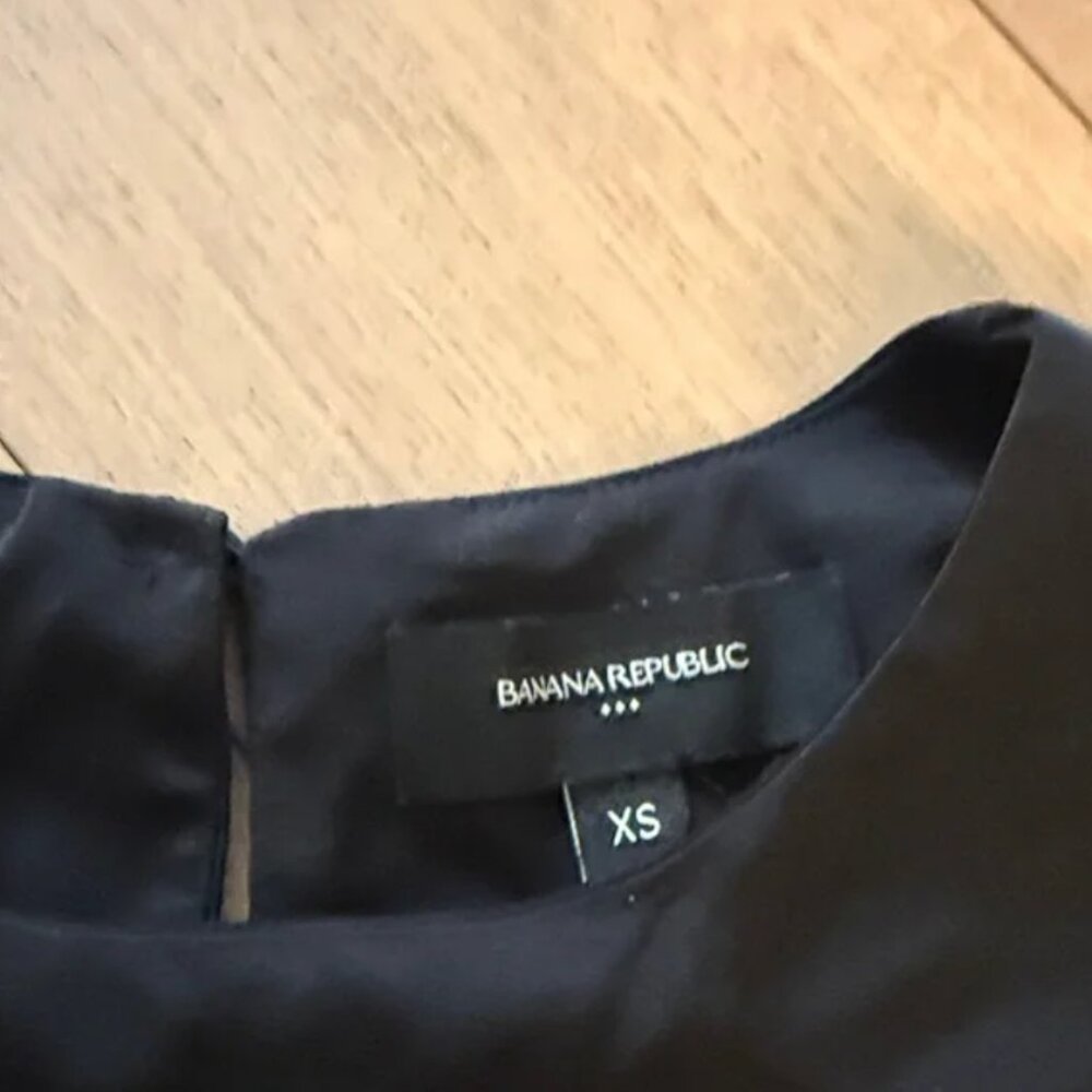 Banana Republic Factory short sleeve blouse t-shirt - Picture 5 of 8